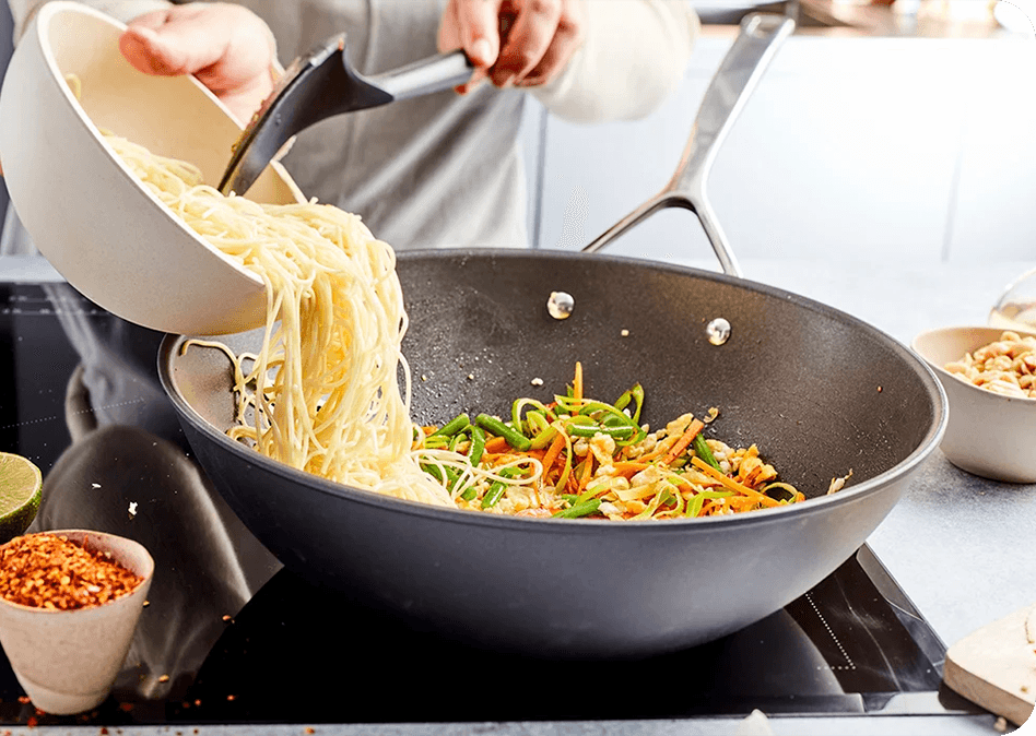 Gewokte zalm met knapperige groenten