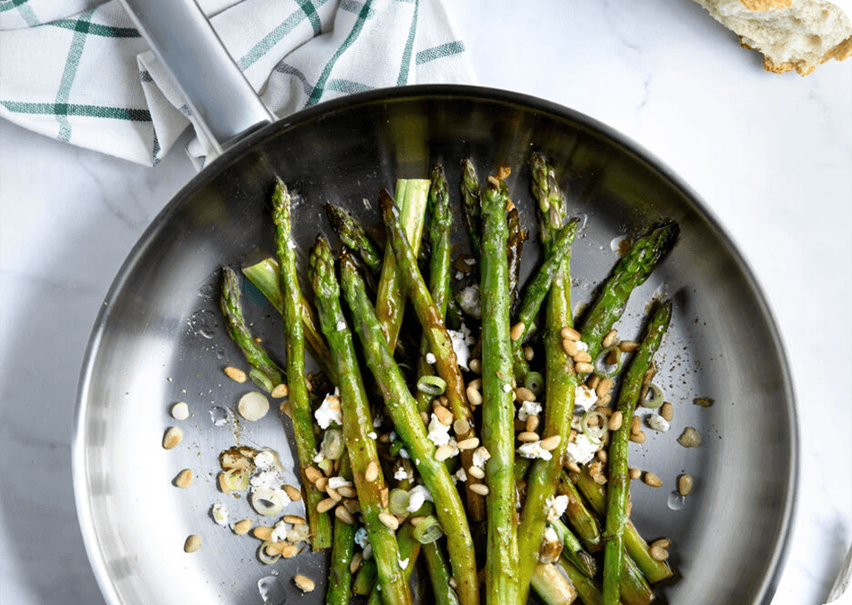 Groene asperges met geitenkaas