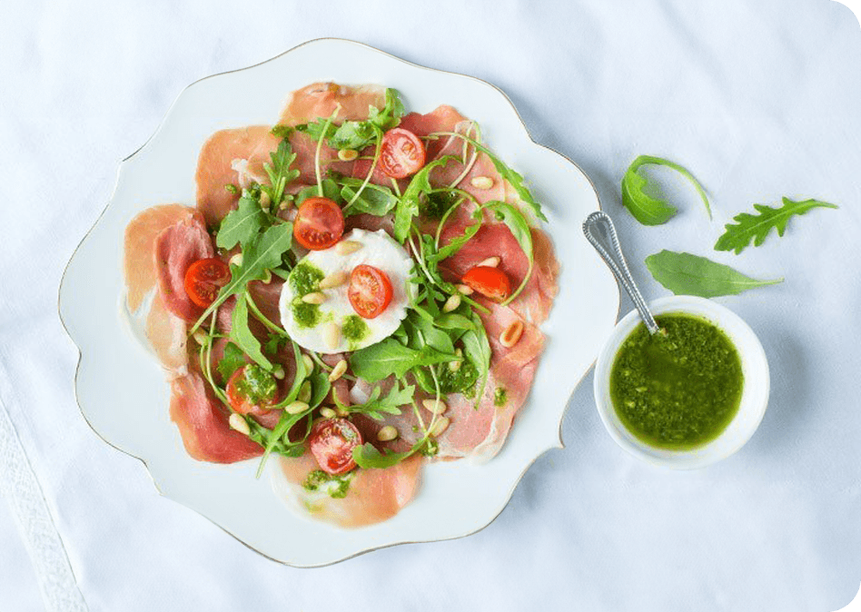 Carpaccio met serranoham en mozzarella