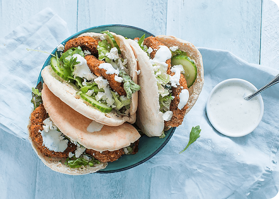 Pita met linzenkoekjes en verfrissende muntsaus