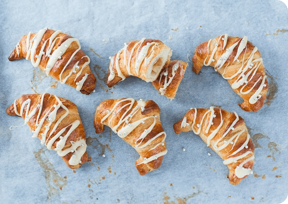 Hartige croissants met een appelvulling