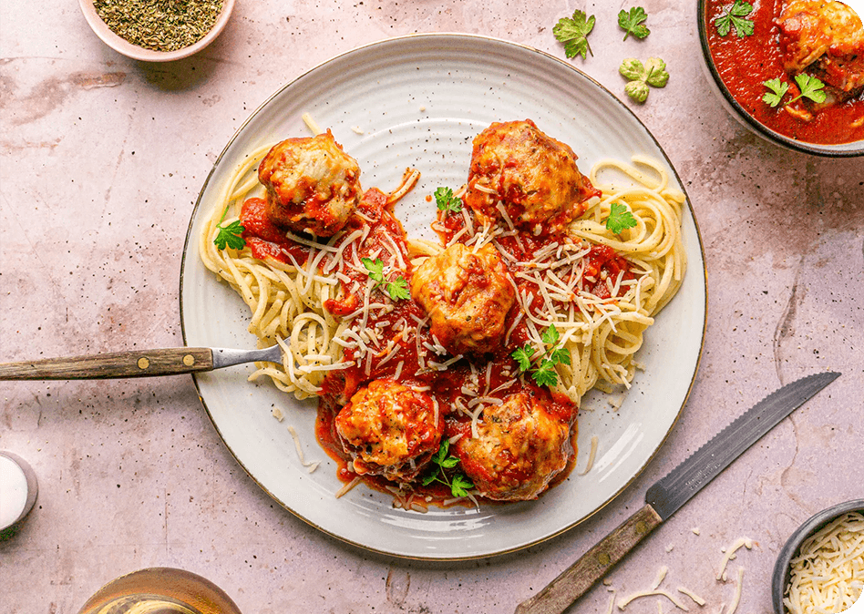 Ovenschotel met balletjes in kruidige tomatensaus