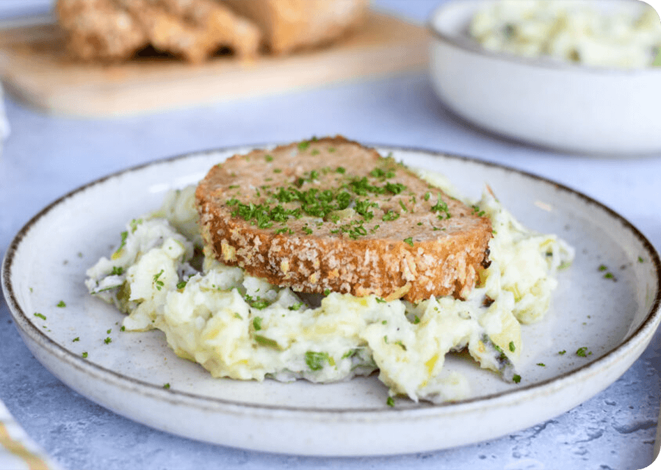 Kippengehaktbrood met stoemp van prei