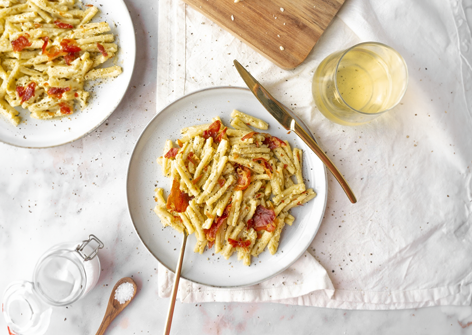 Romige truffelpasta met krokante prosciutto