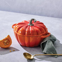 21238240902430-le-creuset-24cm-cast-iron-pumpkin-casserole-dish-lifestyleaca42dad-0479-4581-b975-9f2eab51c39e600x_8182513821403.jpg