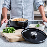 cc006064001-kitchenaid-oval-cast-iron-casserole-dish-with-lid-30cm-onyx-black-4_13788764466084.jpg