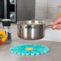 charles-viancin-3412-trivet-daisy-silicone-blue-pan-600x600_3132514434660.png